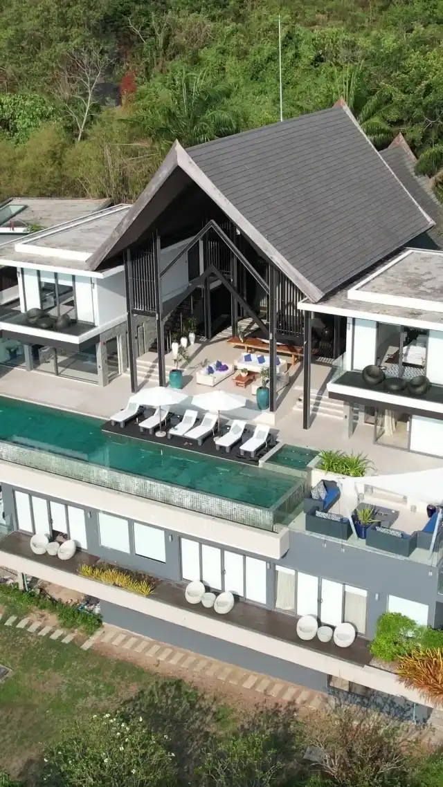 After the Divorce, the Heiress Takes It All — Episode 1