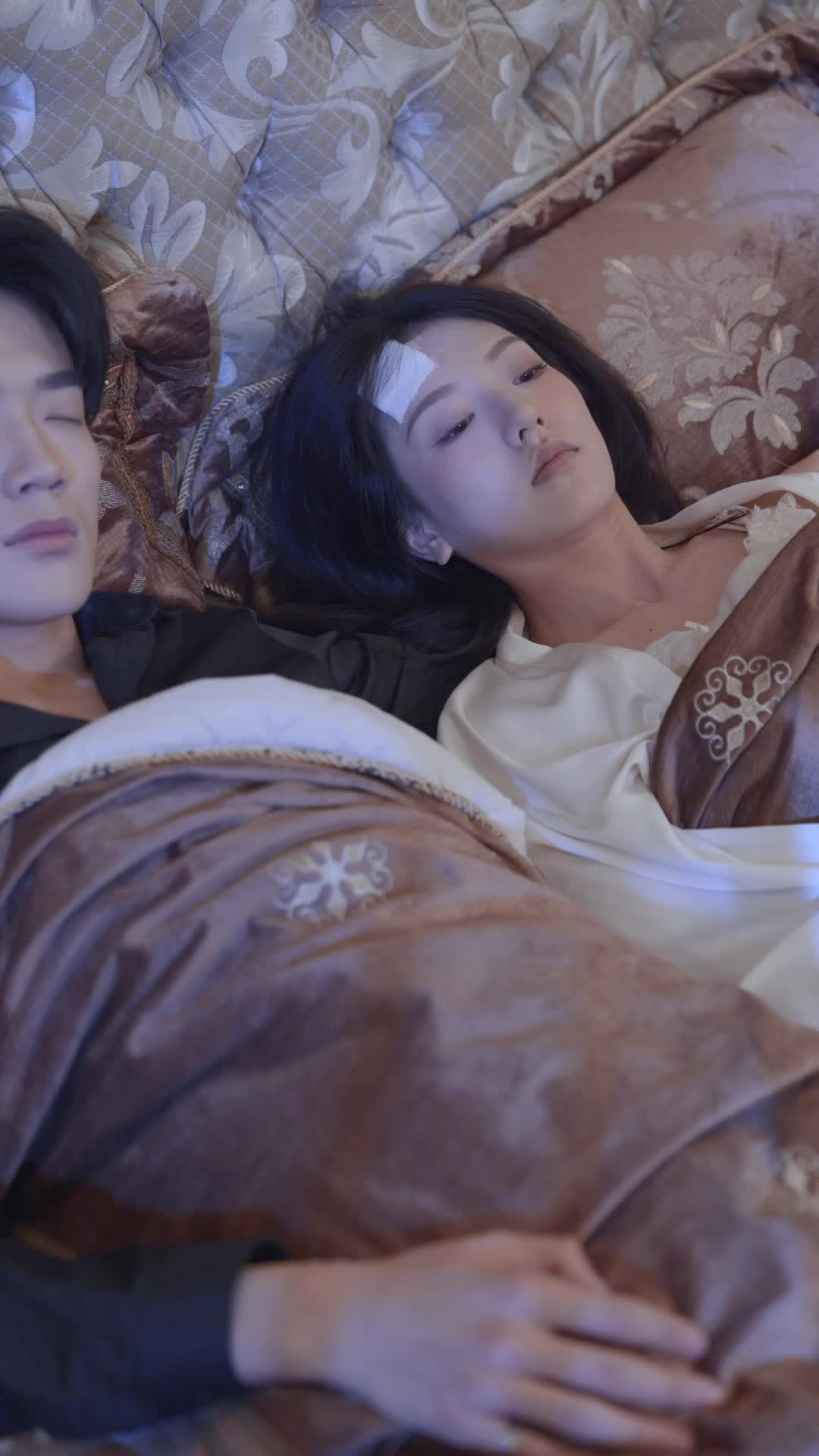 Love Me, Hate Me EP 25