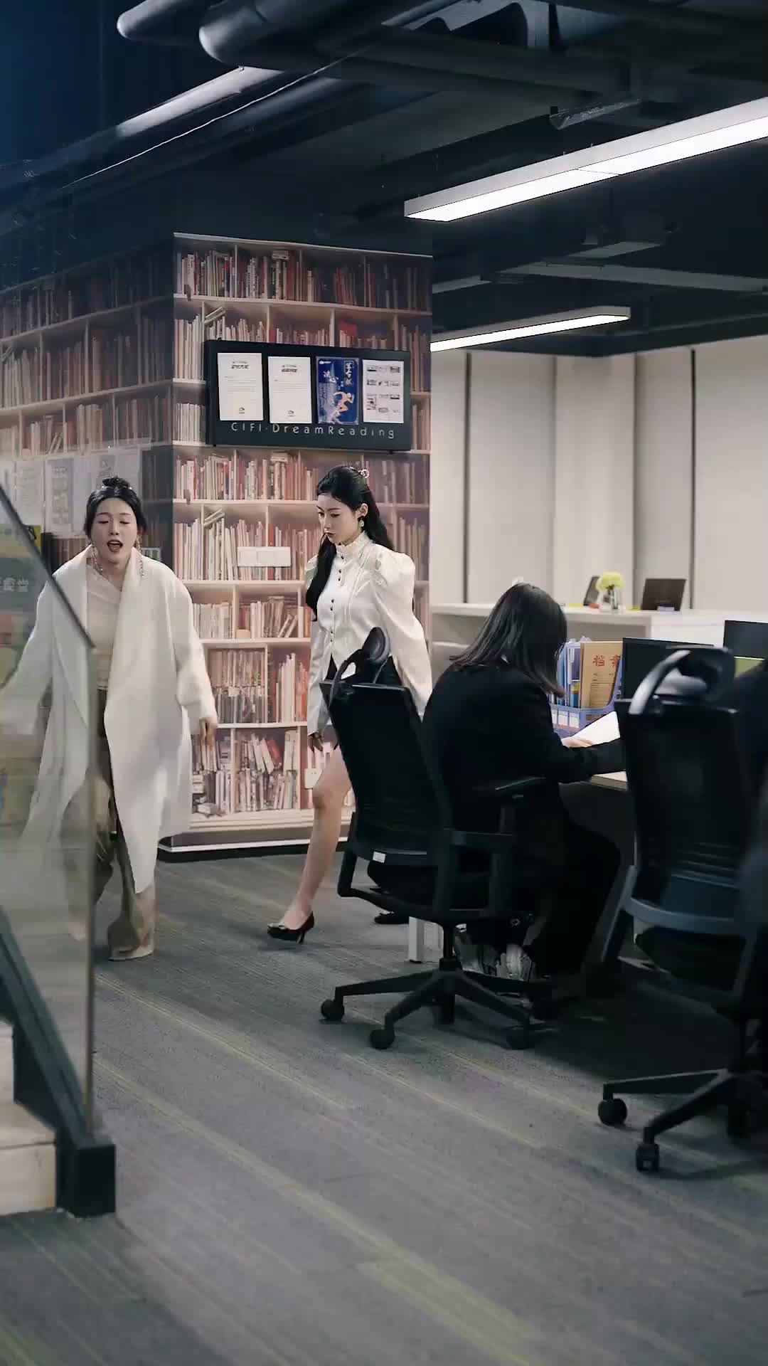 (Dubbed)The Double Life of My Mysterious CEO EP 32