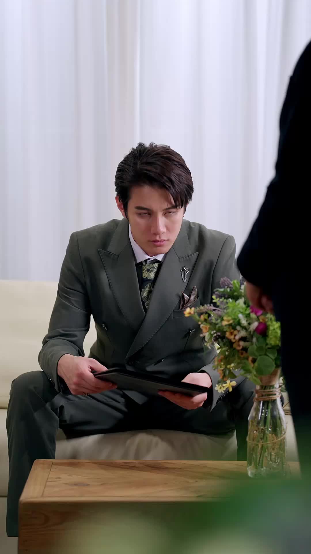 His Contracted Virgin EP 32