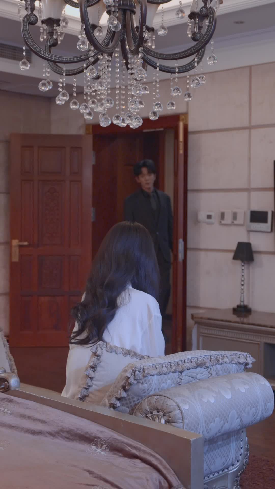 Love Me, Hate Me EP 11