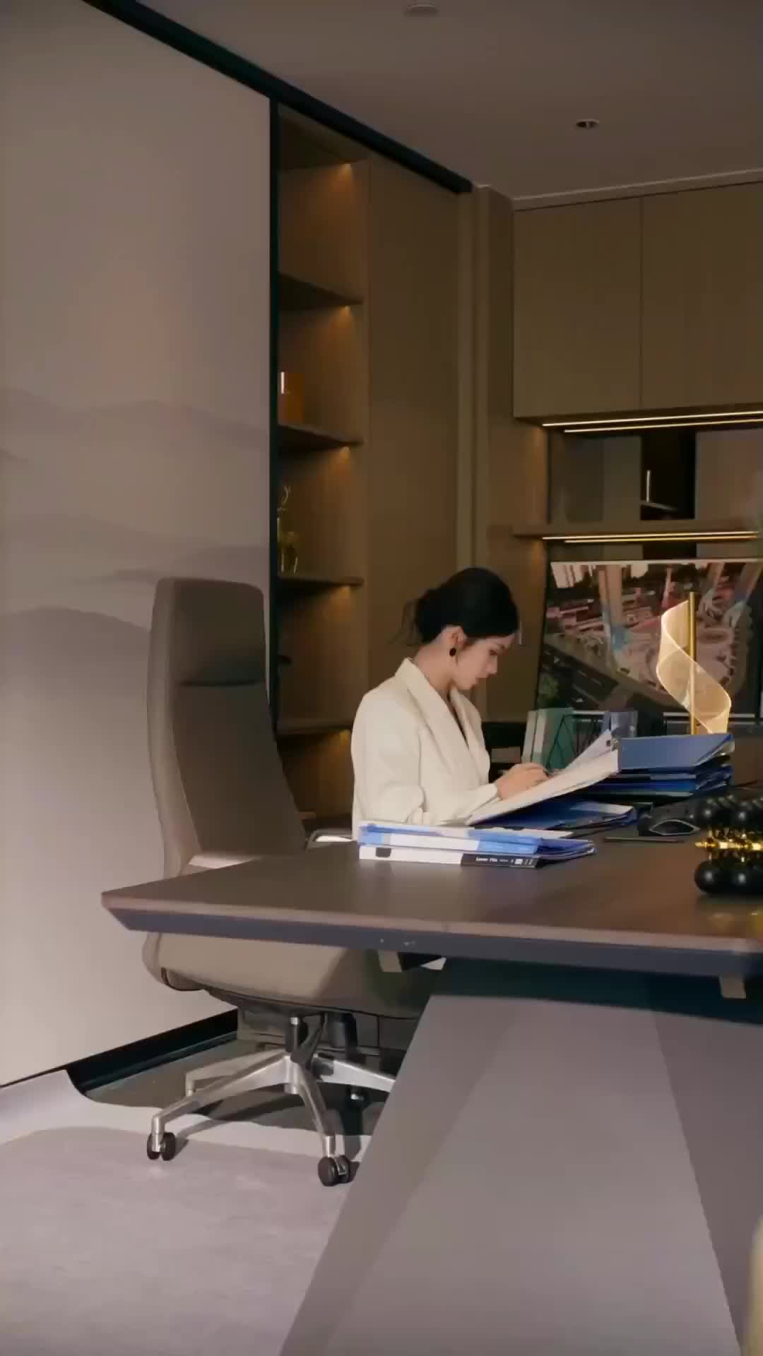 She's Back for Vengeance EP 40